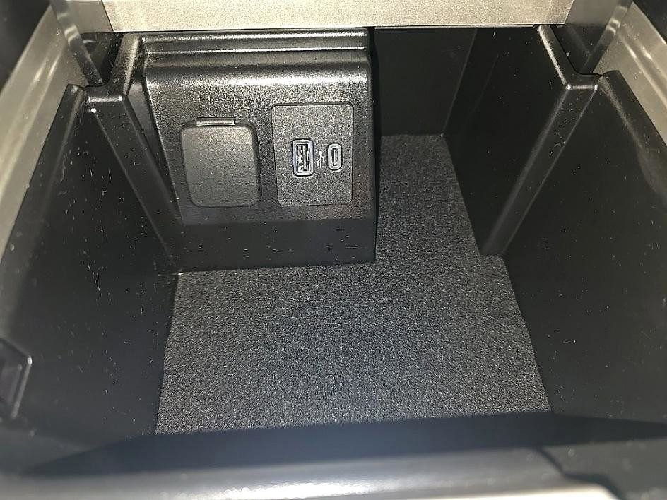 Used 2024 Ford Explorer XLT w/ Class IV Trailer Tow Package image 21