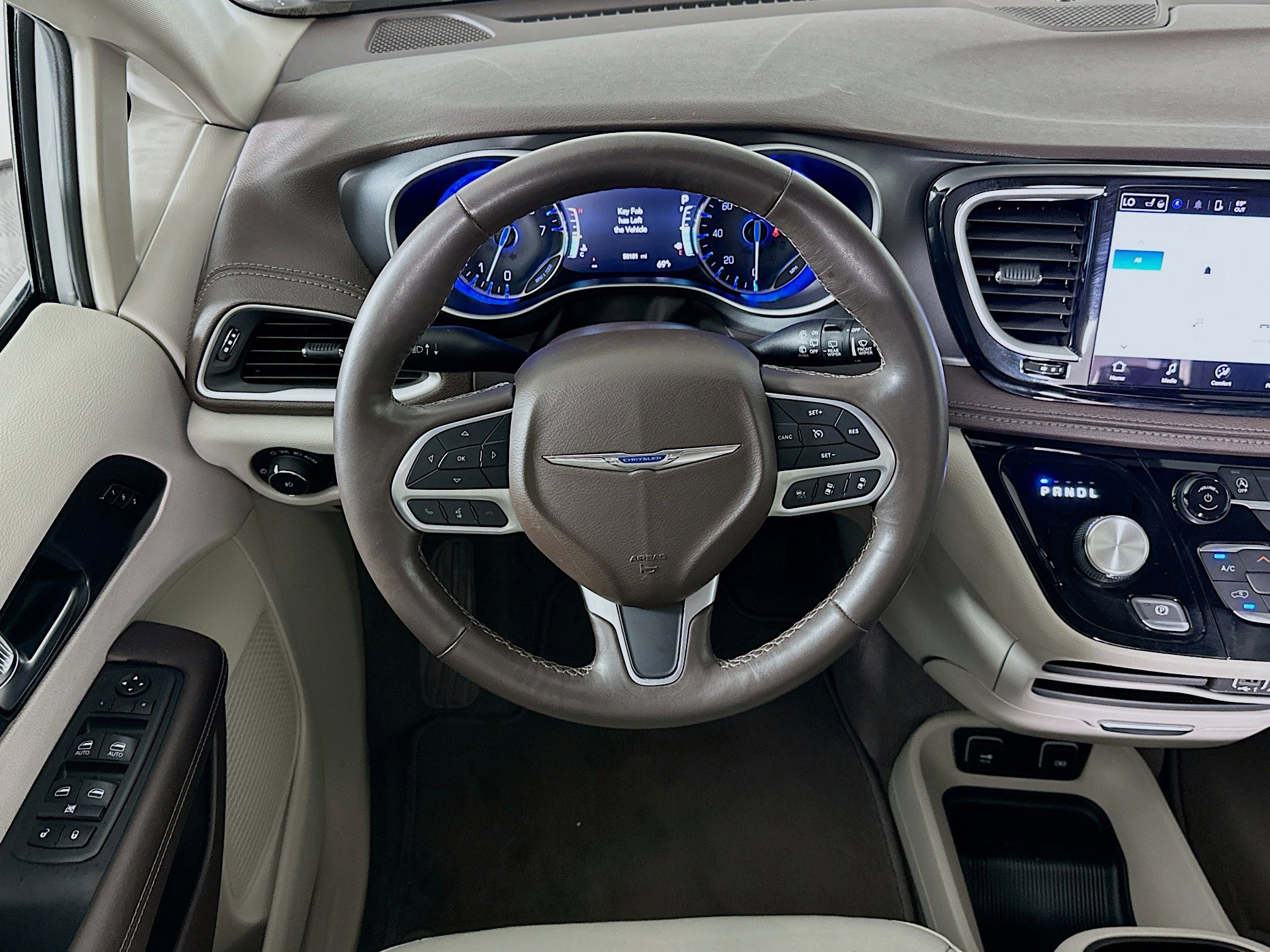 Used 2021 Chrysler Pacifica Touring-L image 18