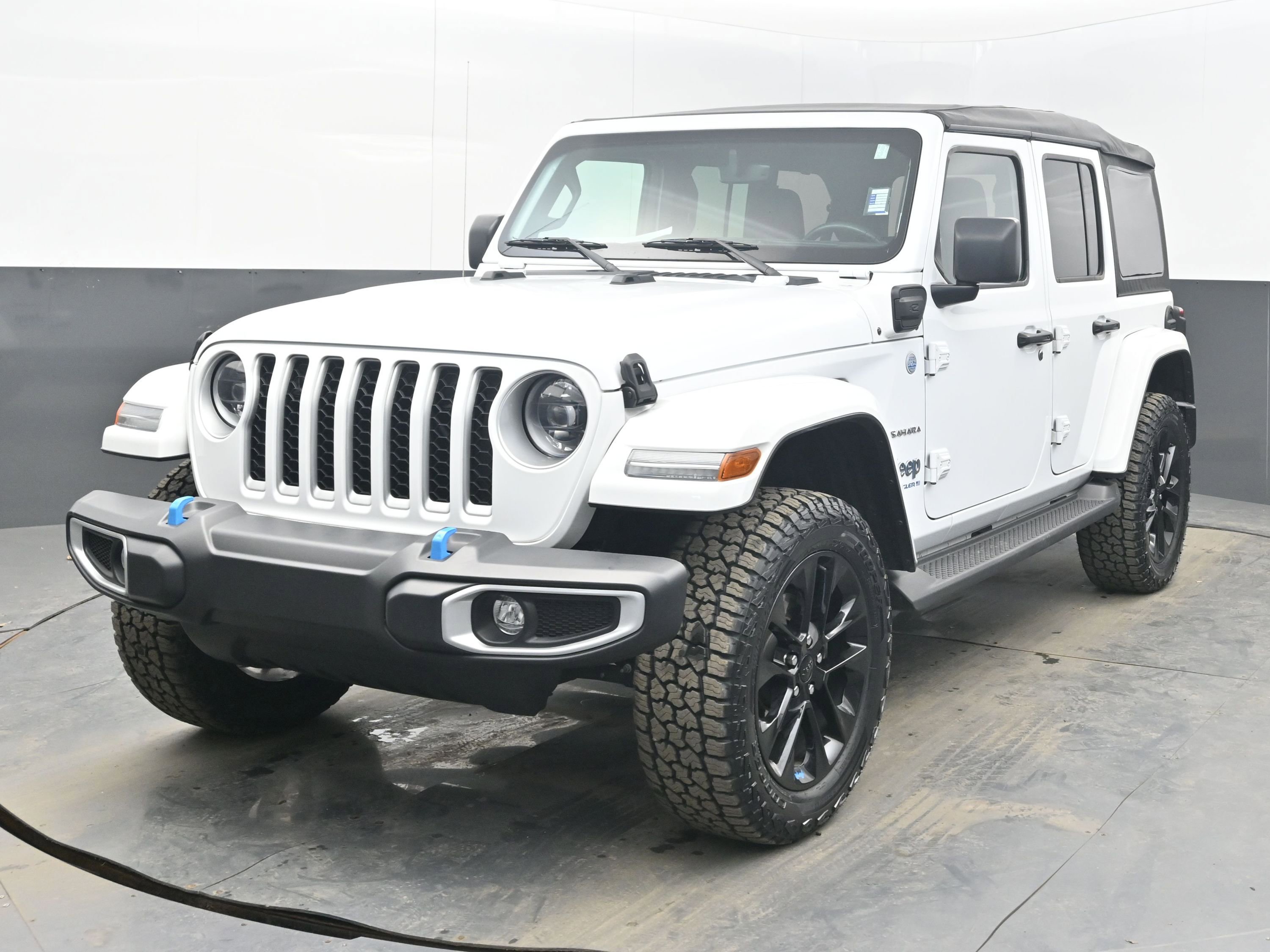 Used 2023 Jeep Wrangler Sahara w/ Cold Weather Group image 4