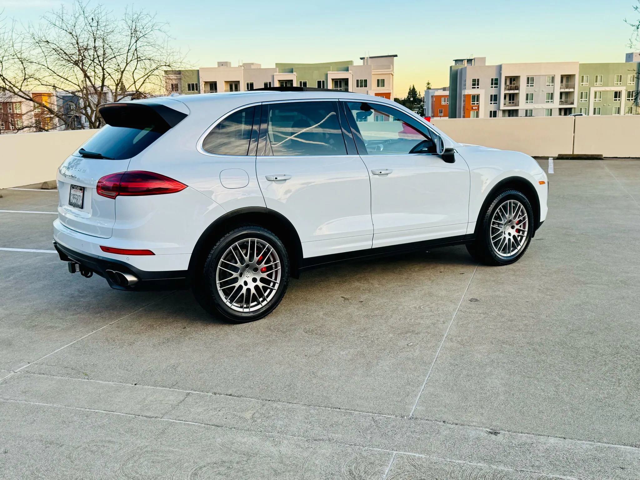 Used 2015 Porsche Cayenne Turbo image 6