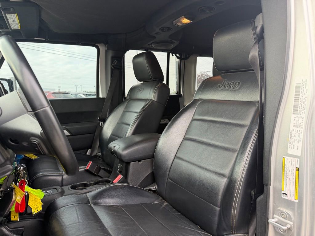 Used 2012 Jeep Wrangler Unlimited Rubicon w/ Connectivity Group AWD/4WD image 10
