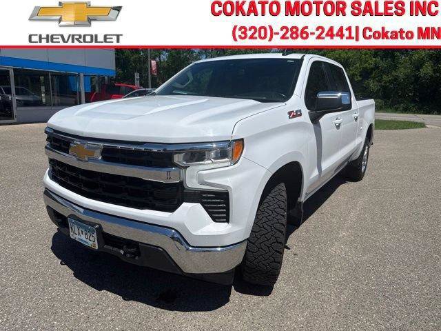Used 2023 Chevrolet Silverado 1500 LT w/ Z71 Off-Road Package AWD/4WD image 3