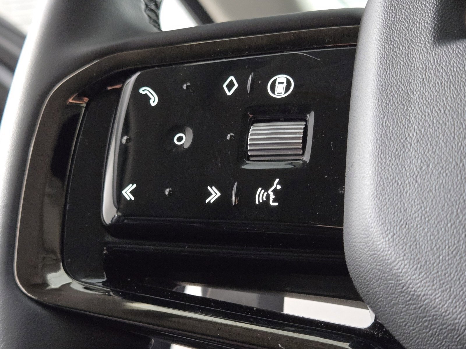 Used 2024 Land Rover Range Rover Evoque Dynamic SE image 22