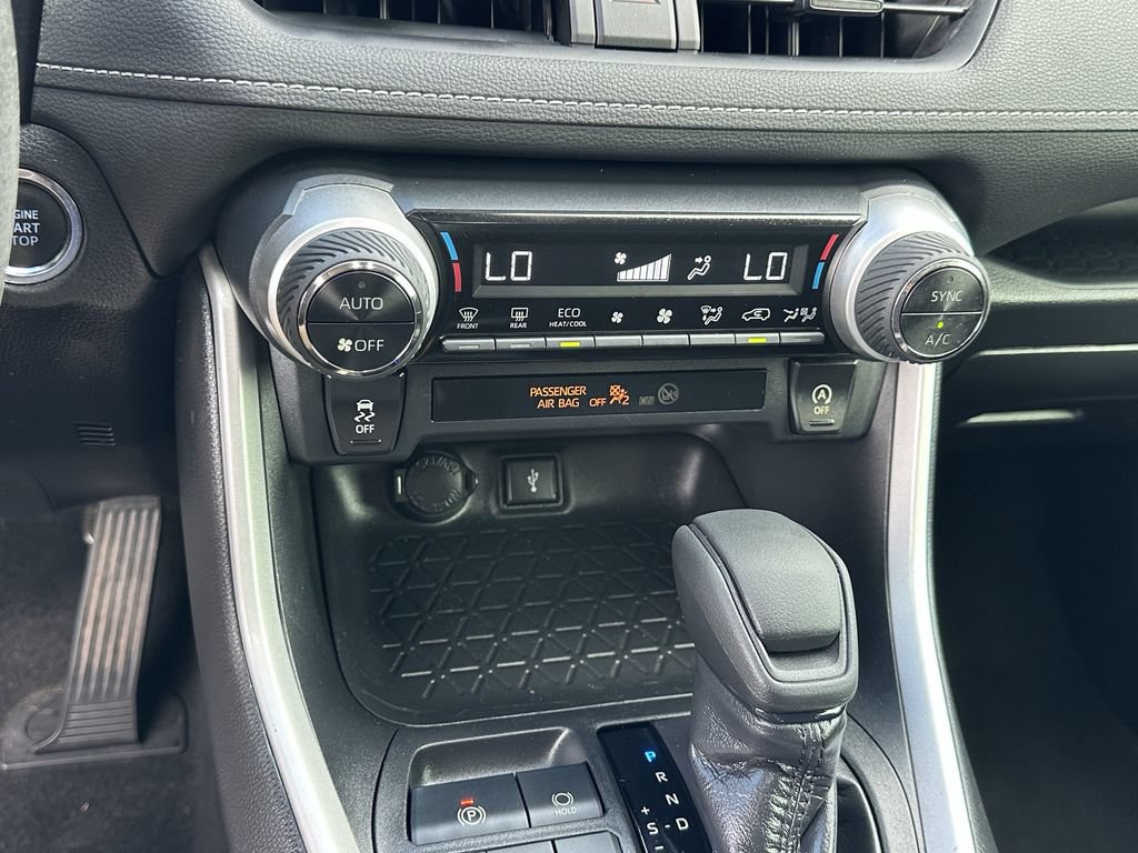 Used 2020 Toyota RAV4 XLE w/ Convenience Package FWD image 26