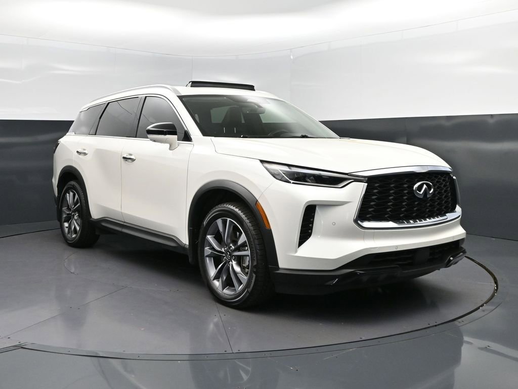 Used 2023 INFINITI QX60 Luxe w/ Cargo Package FWD image 9