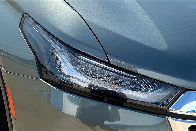 Used 2023 Chevrolet Traverse LT FWD image 32