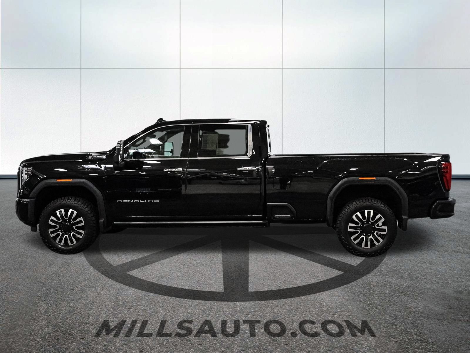 Certified 2025 GMC Sierra 2500 Denali Ultimate AWD/4WD image 3
