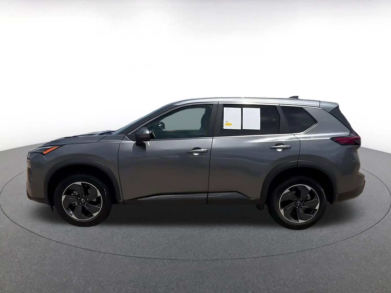 Used 2025 Nissan Rogue SV FWD image 9