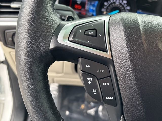 Used 2023 Ford Edge Titanium w/ Class II Trailer Tow Package image 16