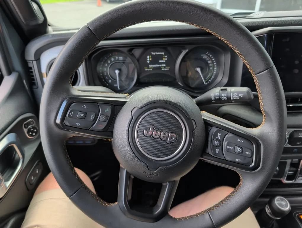 Used 2024 Jeep Wrangler Unlimited AWD/4WD image 25