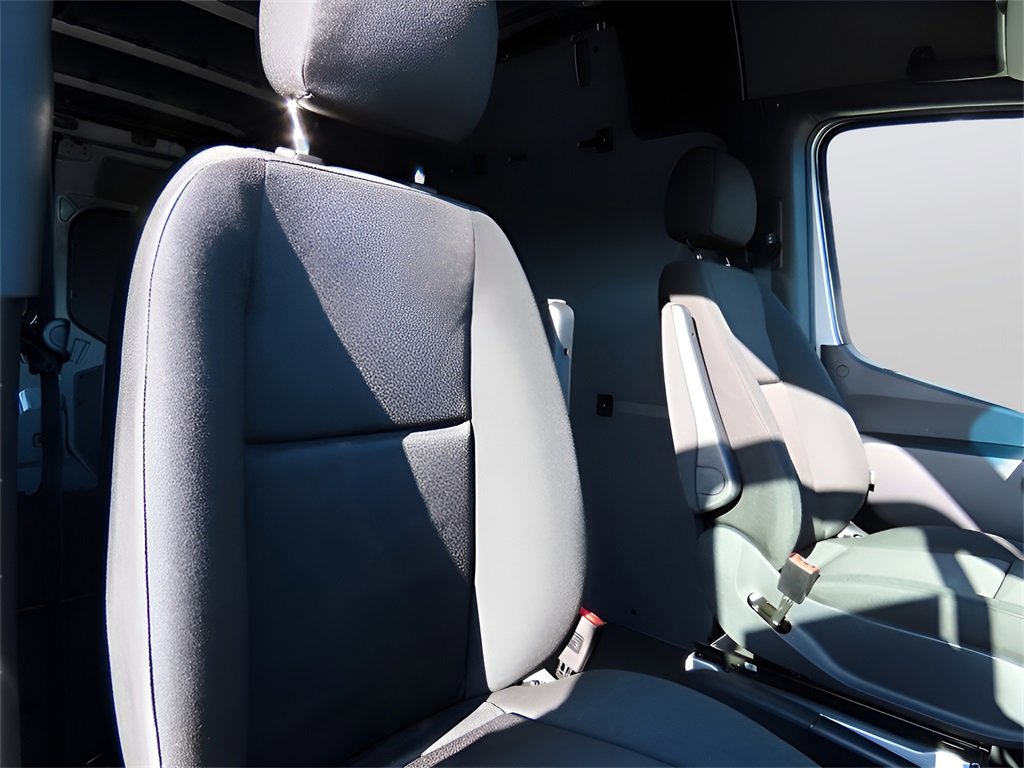 Used 2024 Mercedes-Benz Sprinter 2500 image 13