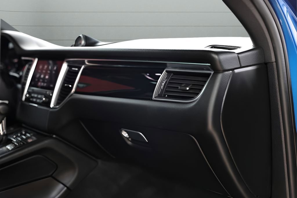 Used 2018 Porsche Macan image 58