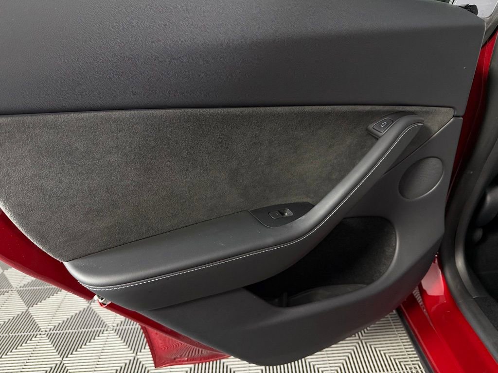 Used 2024 Tesla Model Y Long Range image 27