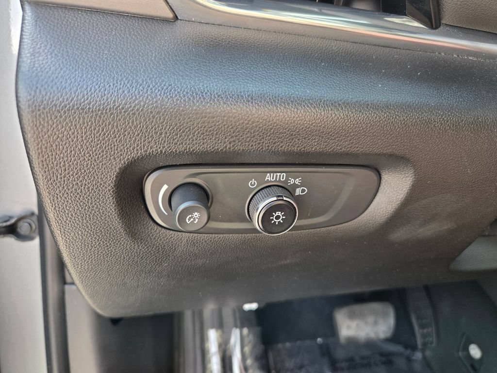 Certified 2023 Chevrolet Traverse LT FWD image 25