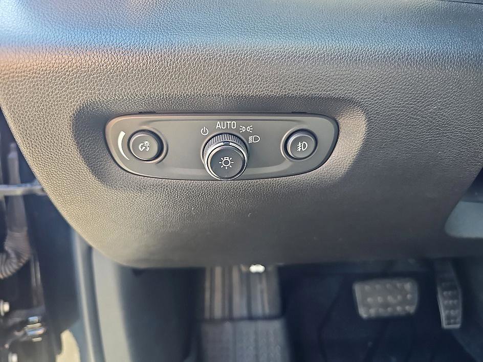 Used 2021 Chevrolet Traverse Premier w/ Redline Edition image 14