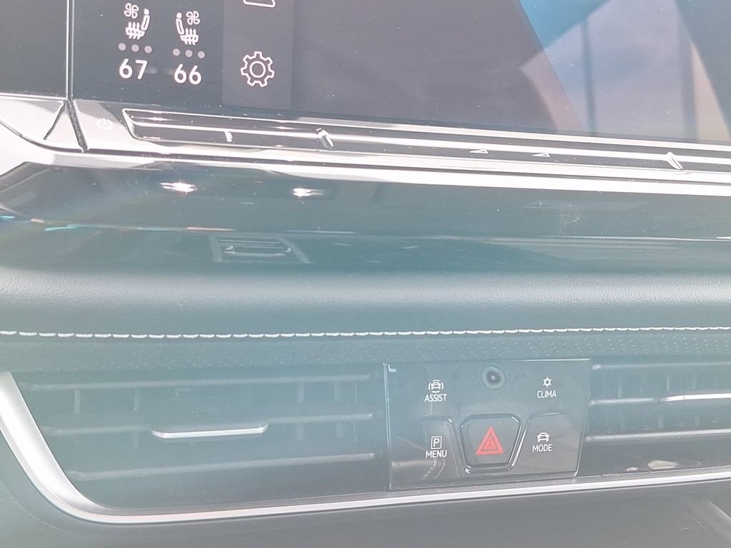 Used 2024 Volkswagen Atlas SE image 16