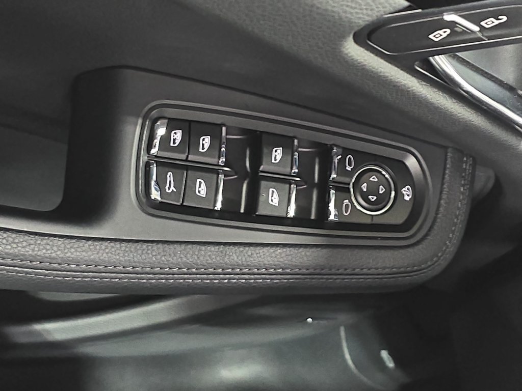 Certified 2026 Porsche Macan AWD/4WD image 21