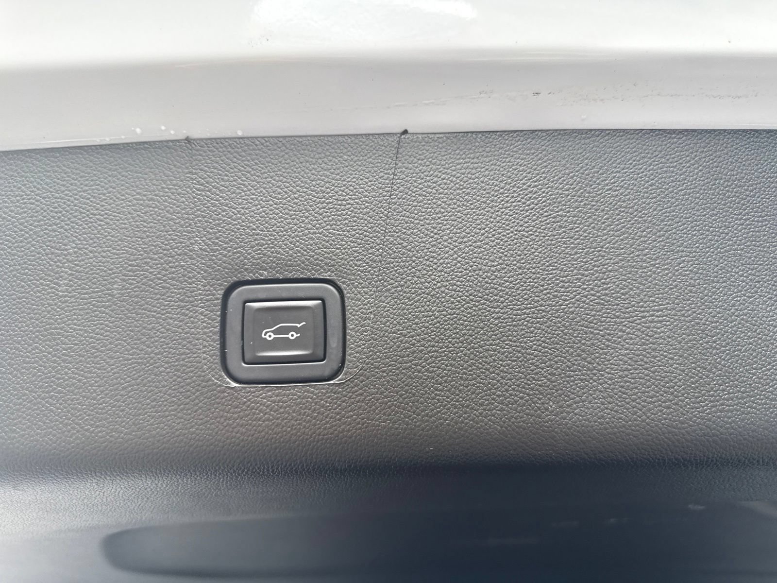 Used 2023 Chevrolet Traverse LT w/ LPO, Floor Liner Package AWD/4WD image 15