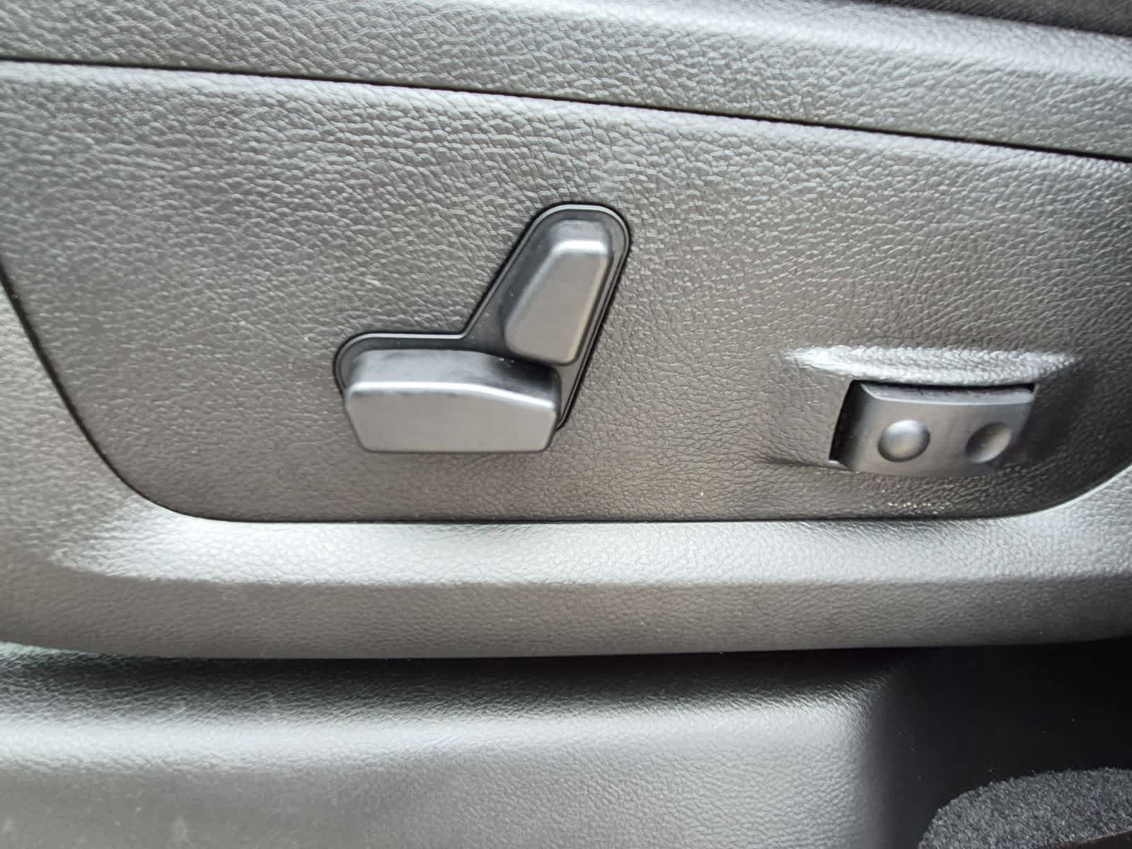 New 2026 RAM 2500 Laramie AWD/4WD image 16