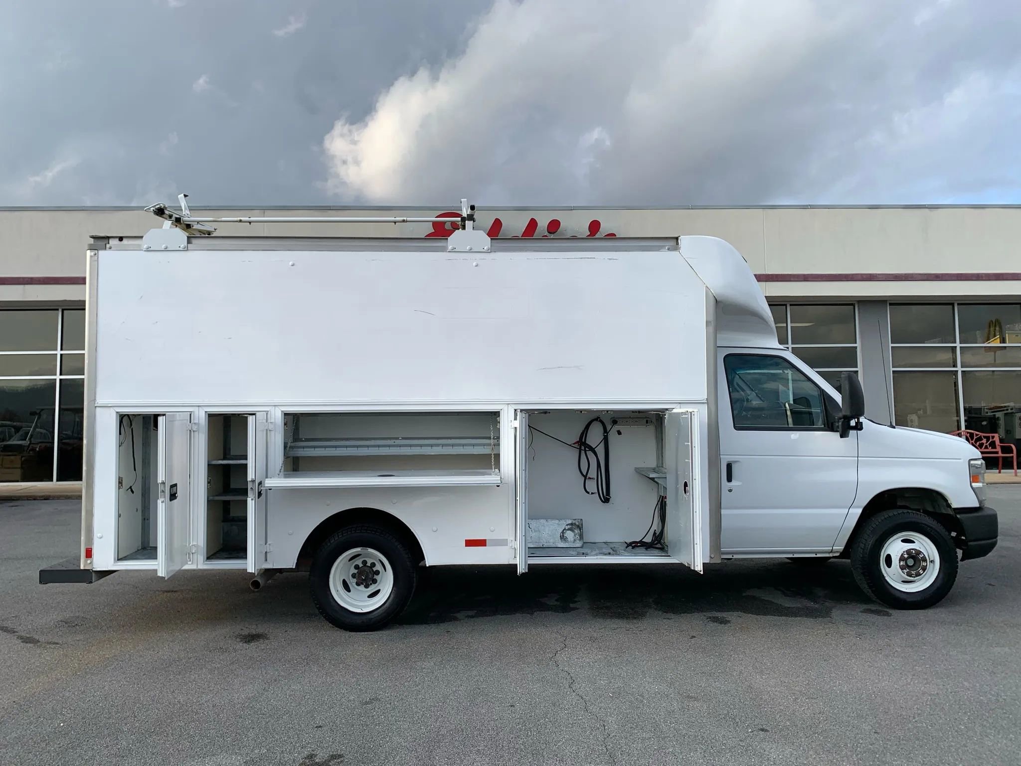 Used 2013 Ford E-450 and Econoline 450 Super Duty w/ PWR Locks & Windows Group RWD image 22