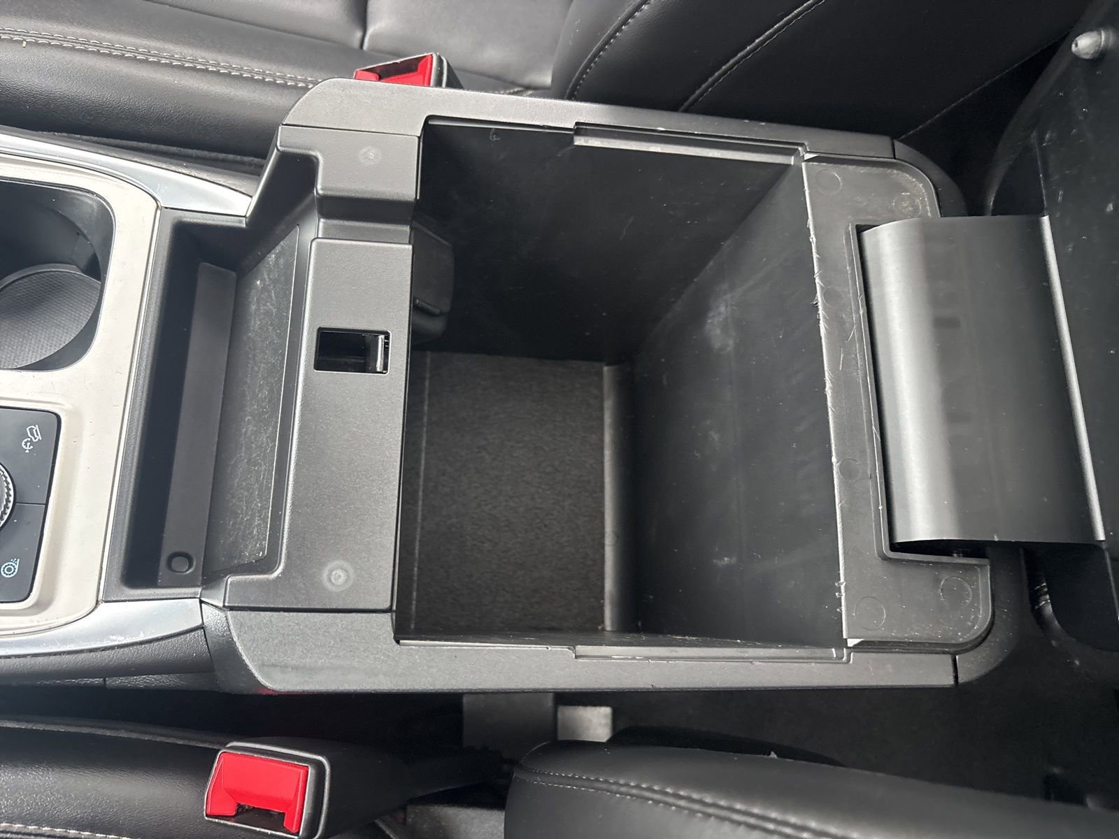 Certified 2022 Ford Explorer XLT w/ Equipment Group 202A image 28