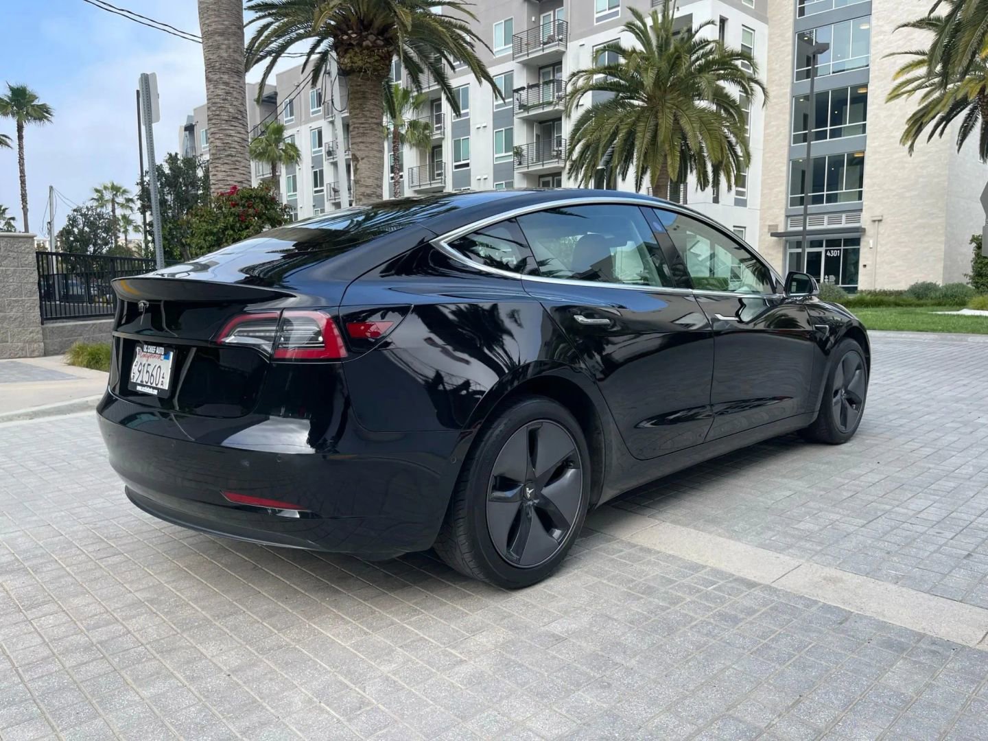 Used 2019 Tesla Model 3 Standard Range Plus image 9