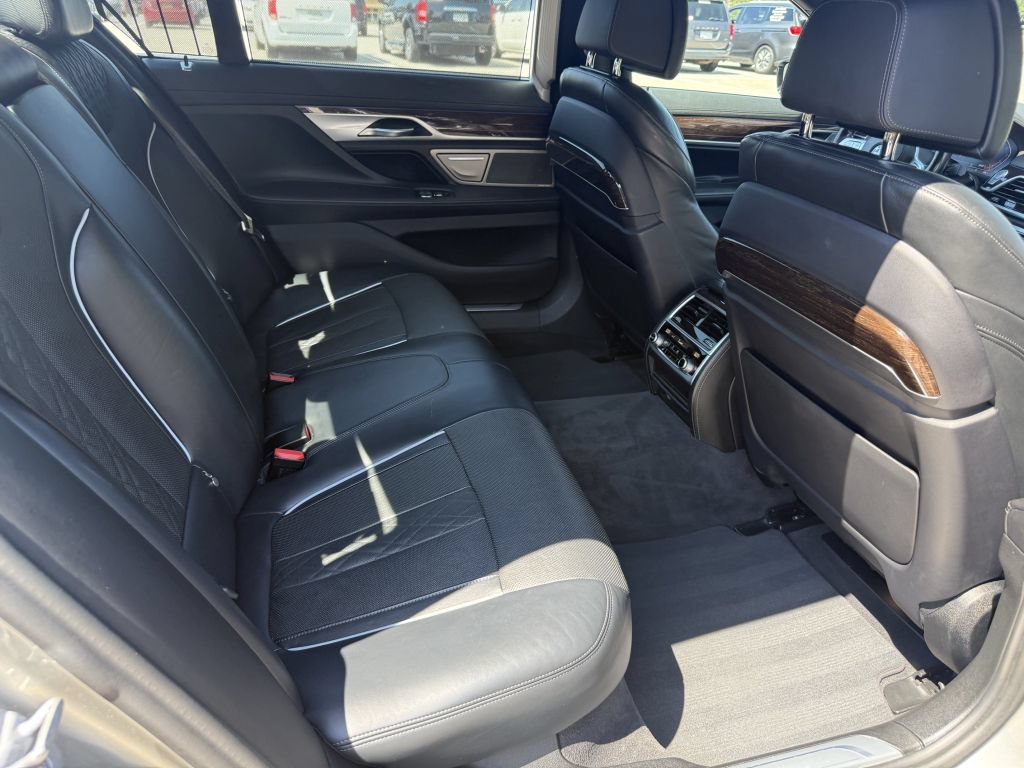 Used 2020 BMW 740i xDrive w/ M Sport Package AWD/4WD image 27