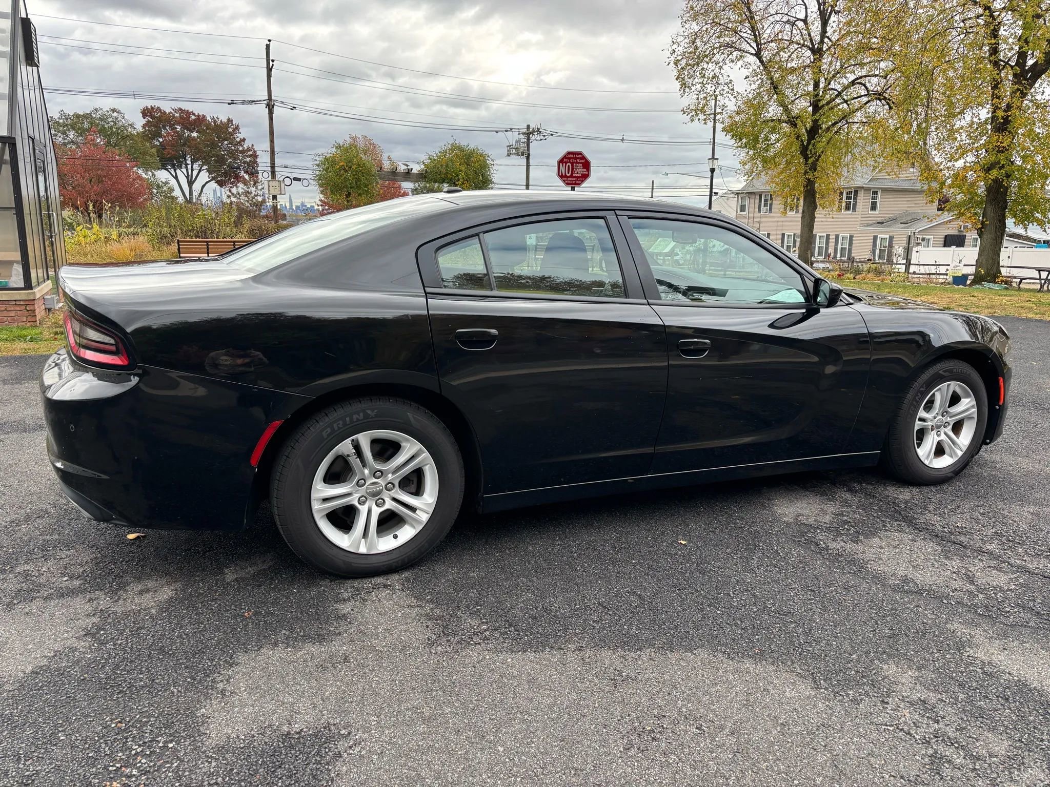 Used 2017 Dodge Charger SE w/ Popular Equipment Group image 10