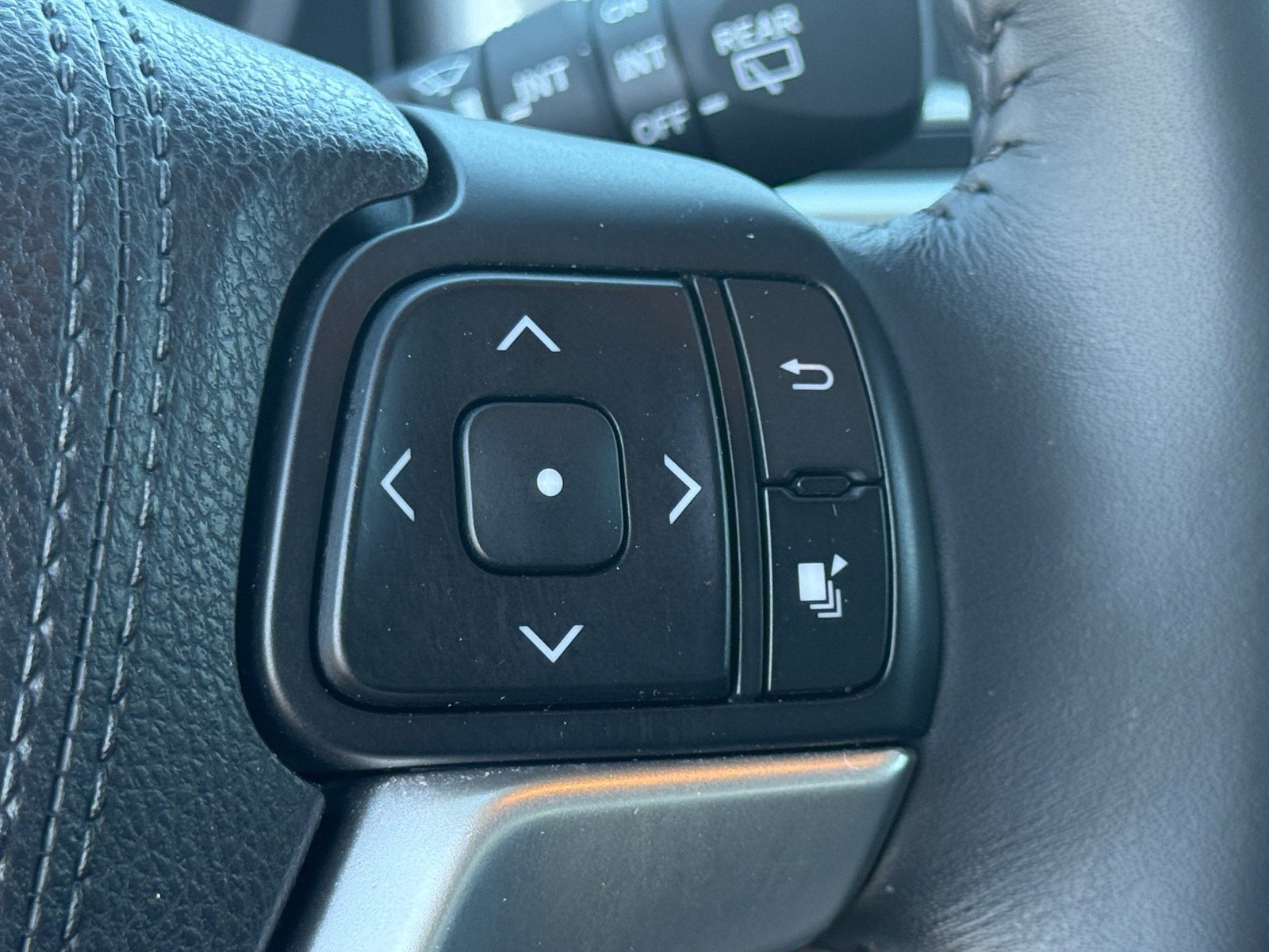 Used 2015 Toyota Highlander Limited FWD image 15