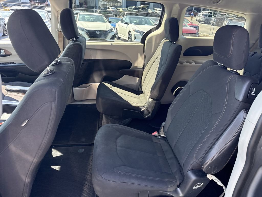 Used 2018 Chrysler Pacifica Touring Plus w/ Tire & Wheel Group image 17