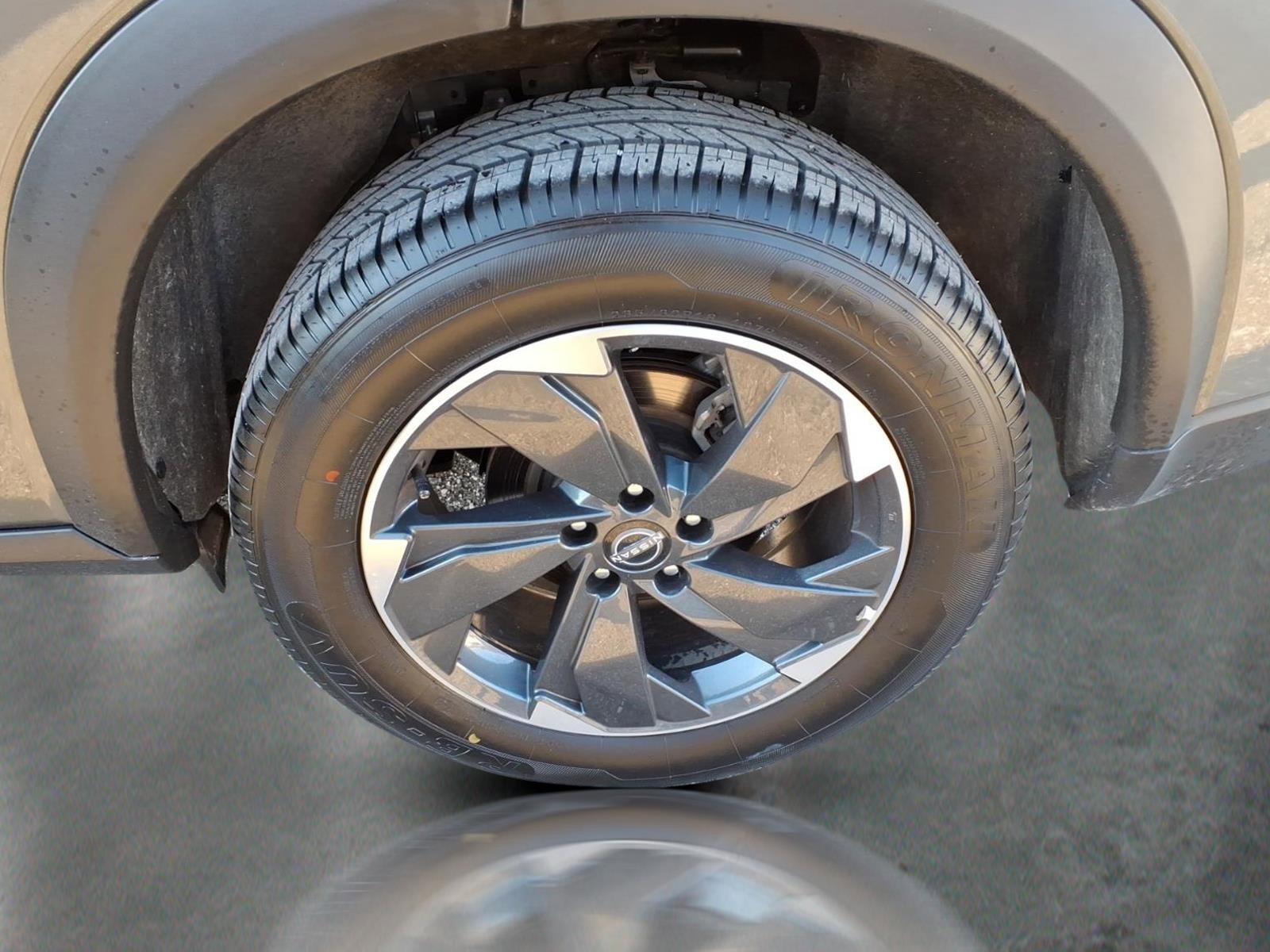 Certified 2025 Nissan Rogue SV image 7