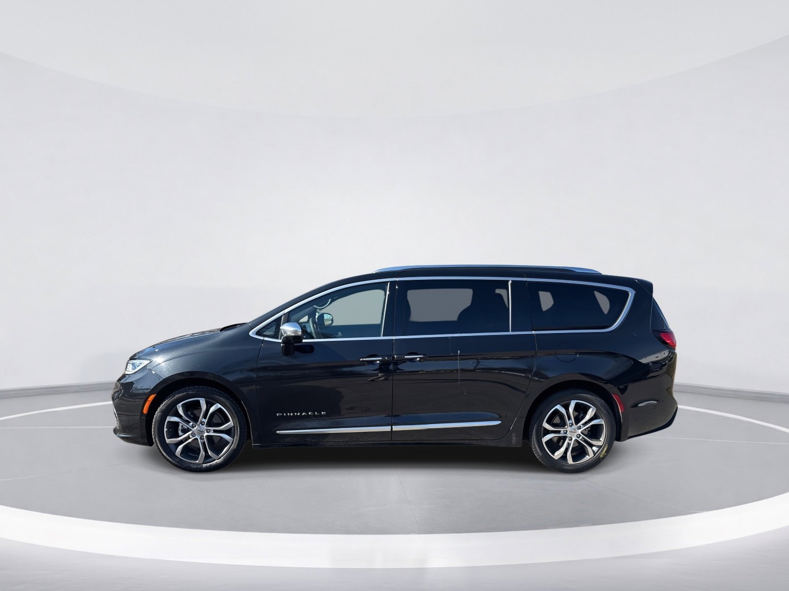 Used 2023 Chrysler Pacifica Pinnacle image 5