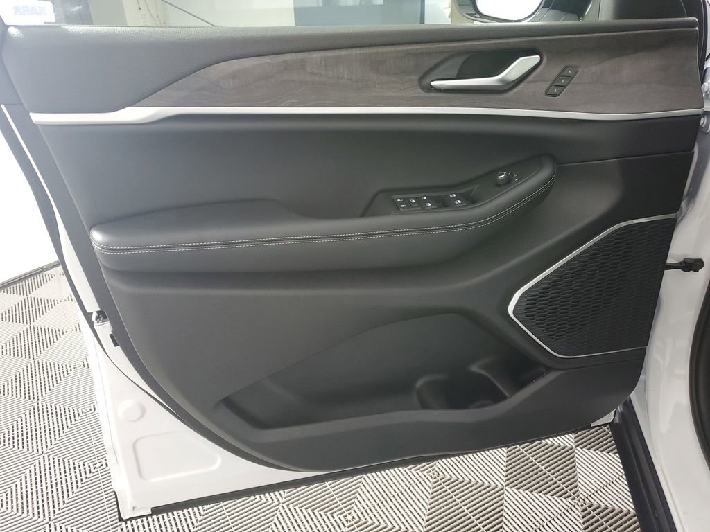 New 2025 Jeep Grand Cherokee Limited w/ Black Appearance Package image 27