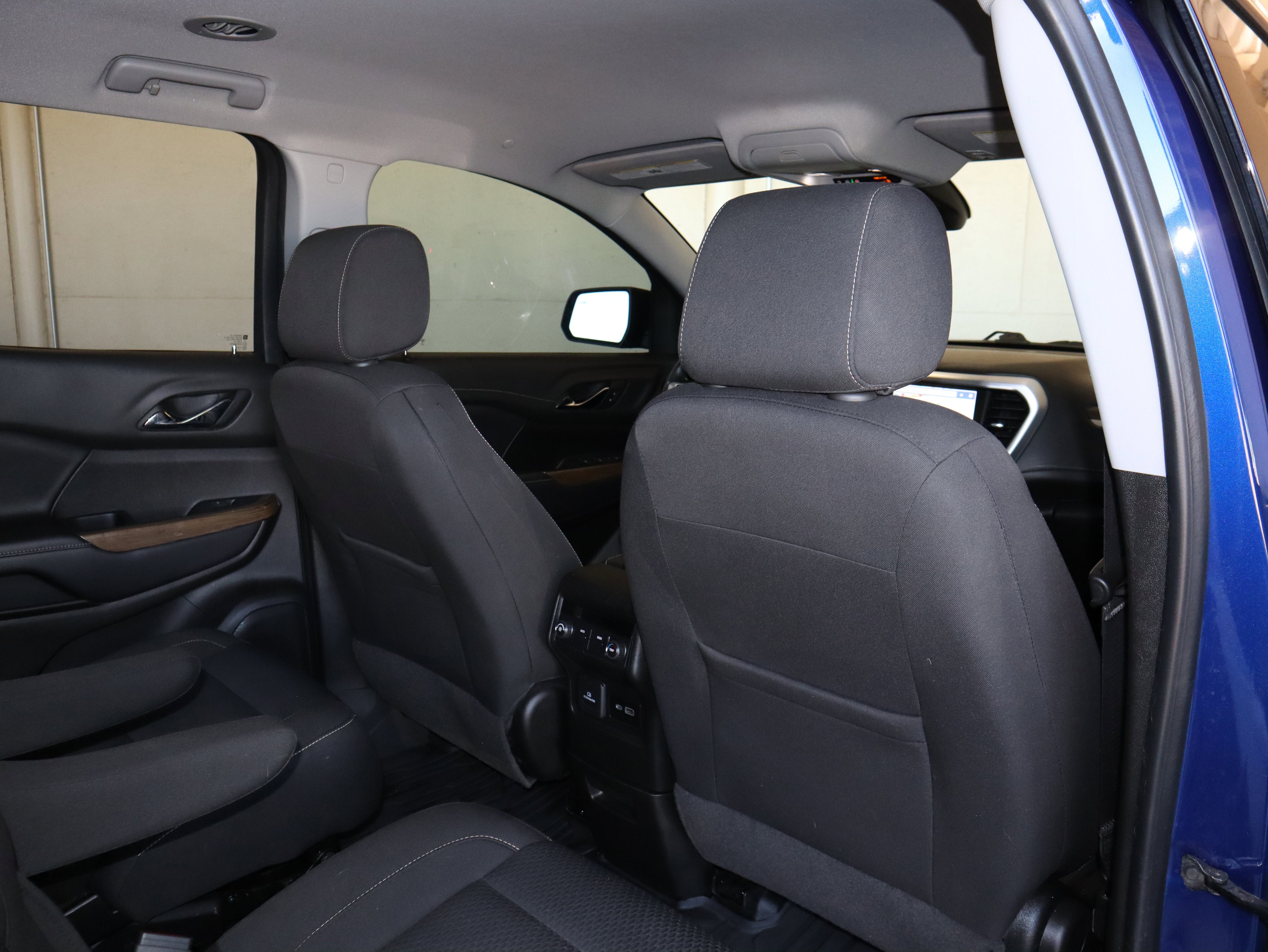 Used 2023 GMC Acadia SLE w/ Driver Convenience Package image 44