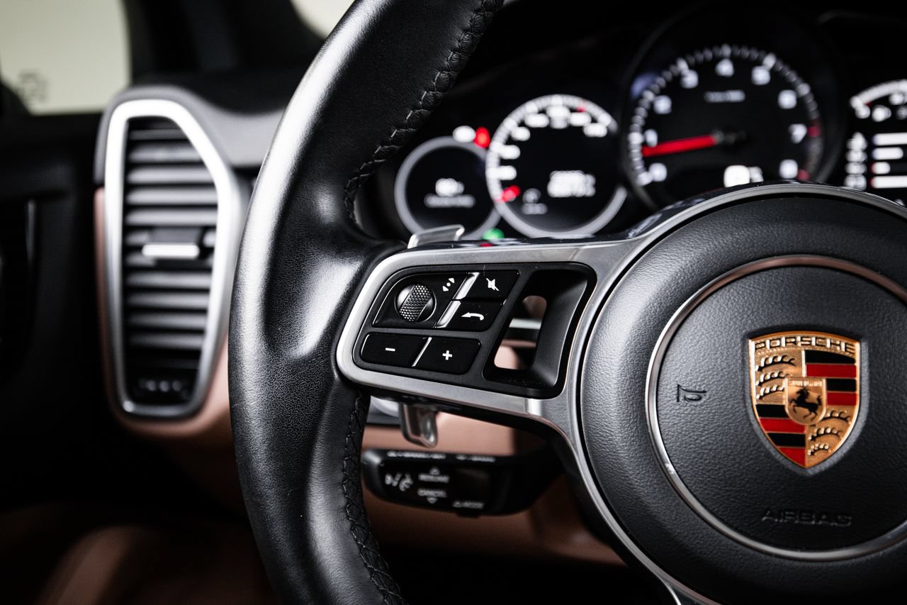 Certified 2023 Porsche Cayenne Platinum Edition AWD/4WD image 17