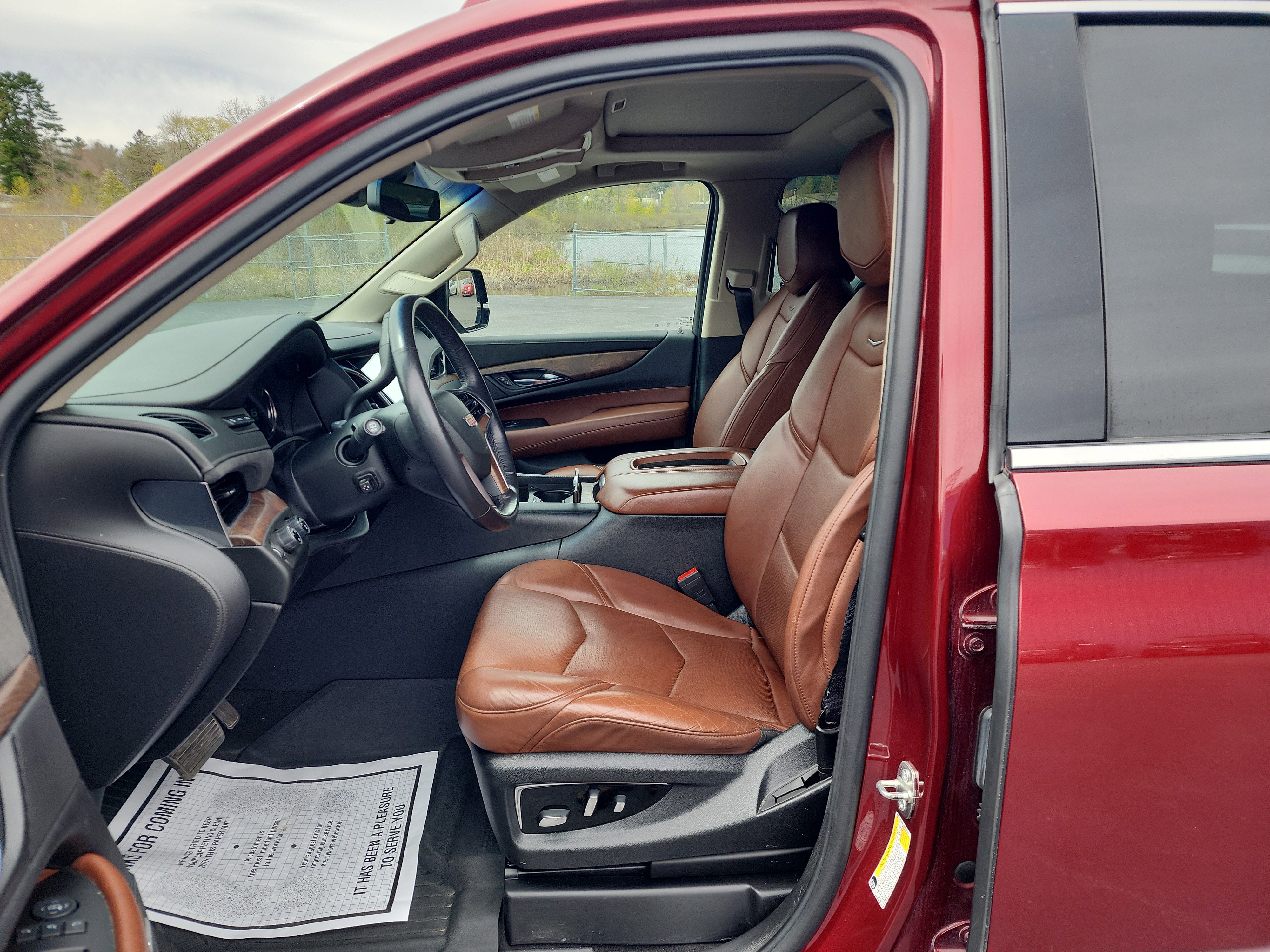 Certified 2020 Cadillac Escalade Premium Luxury w/ LPO, Radiant Package AWD/4WD image 11