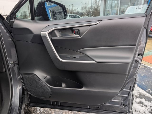 Used 2022 Toyota RAV4 XLE w/ Convenience Package image 13