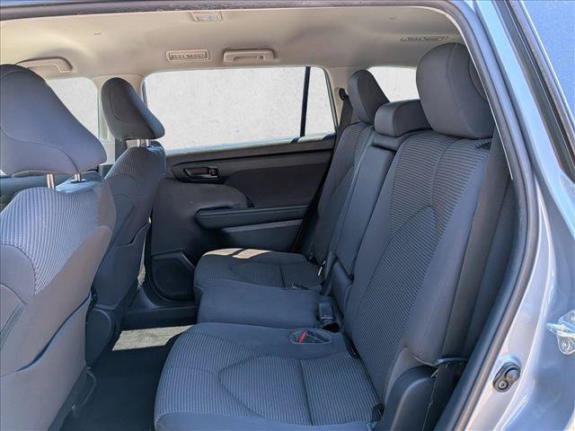 Used 2021 Toyota Highlander LE FWD image 17