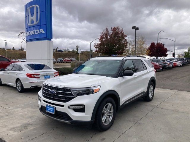 Used 2022 Ford Explorer XLT w/ Equipment Group 202A image 2