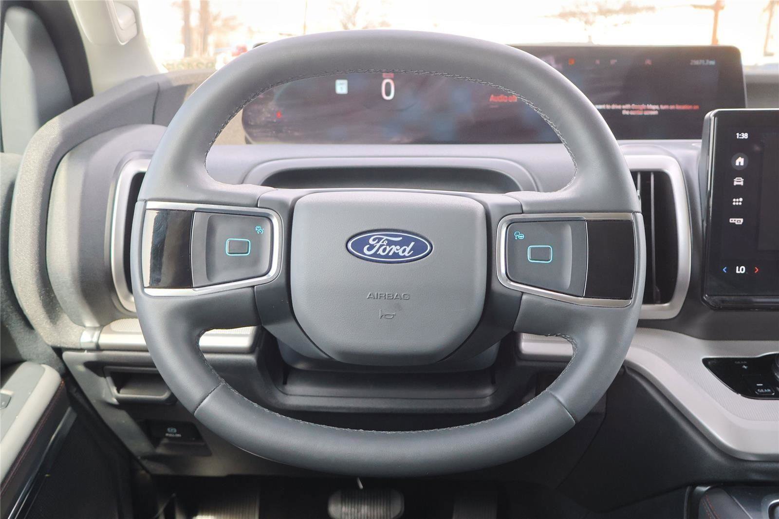 Used 2025 Ford Expedition Active image 18