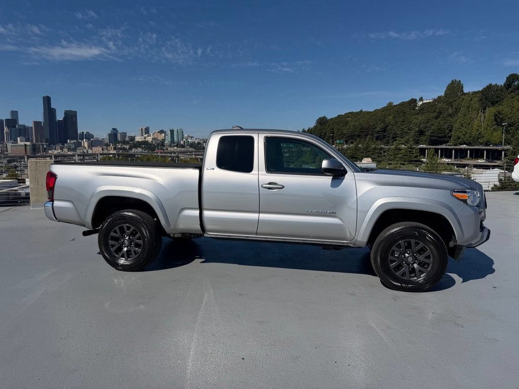 Used 2021 Toyota Tacoma SR5 AWD/4WD image 2