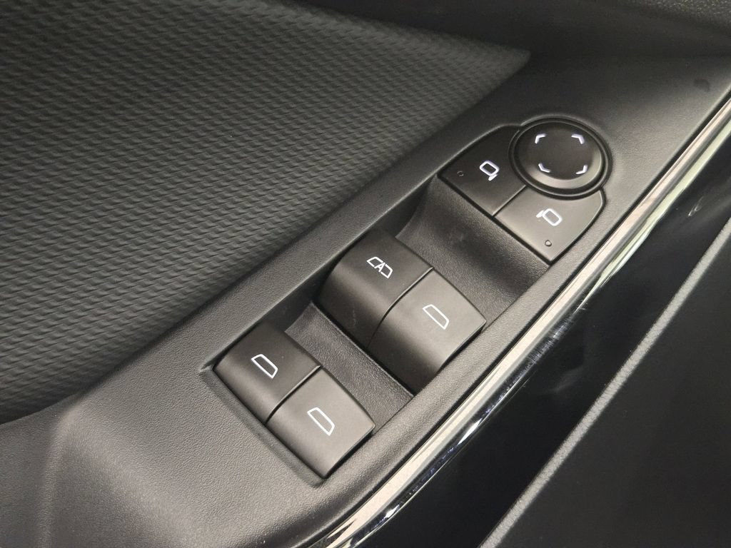 New 2026 Chevrolet Equinox LT w/ Safety and Technology Package FWD image 24