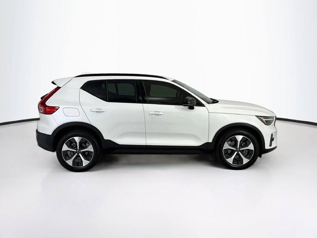 Used 2023 Volvo XC40 B5 Plus w/ Driver Assist Package AWD/4WD image 4