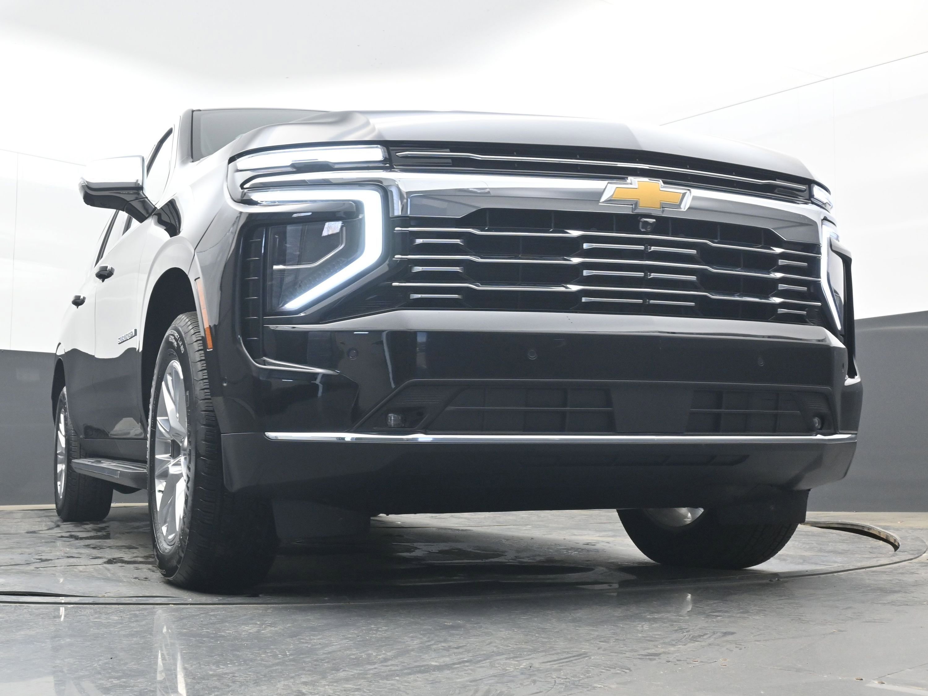 New 2026 Chevrolet Suburban Premier w/ Sun And Tow Package AWD/4WD image 24