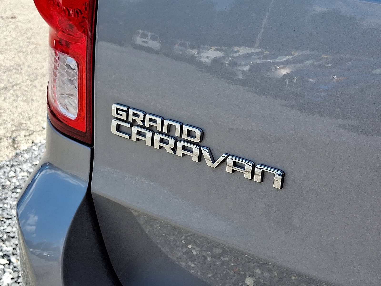 Used 2016 Dodge Grand Caravan SXT image 30