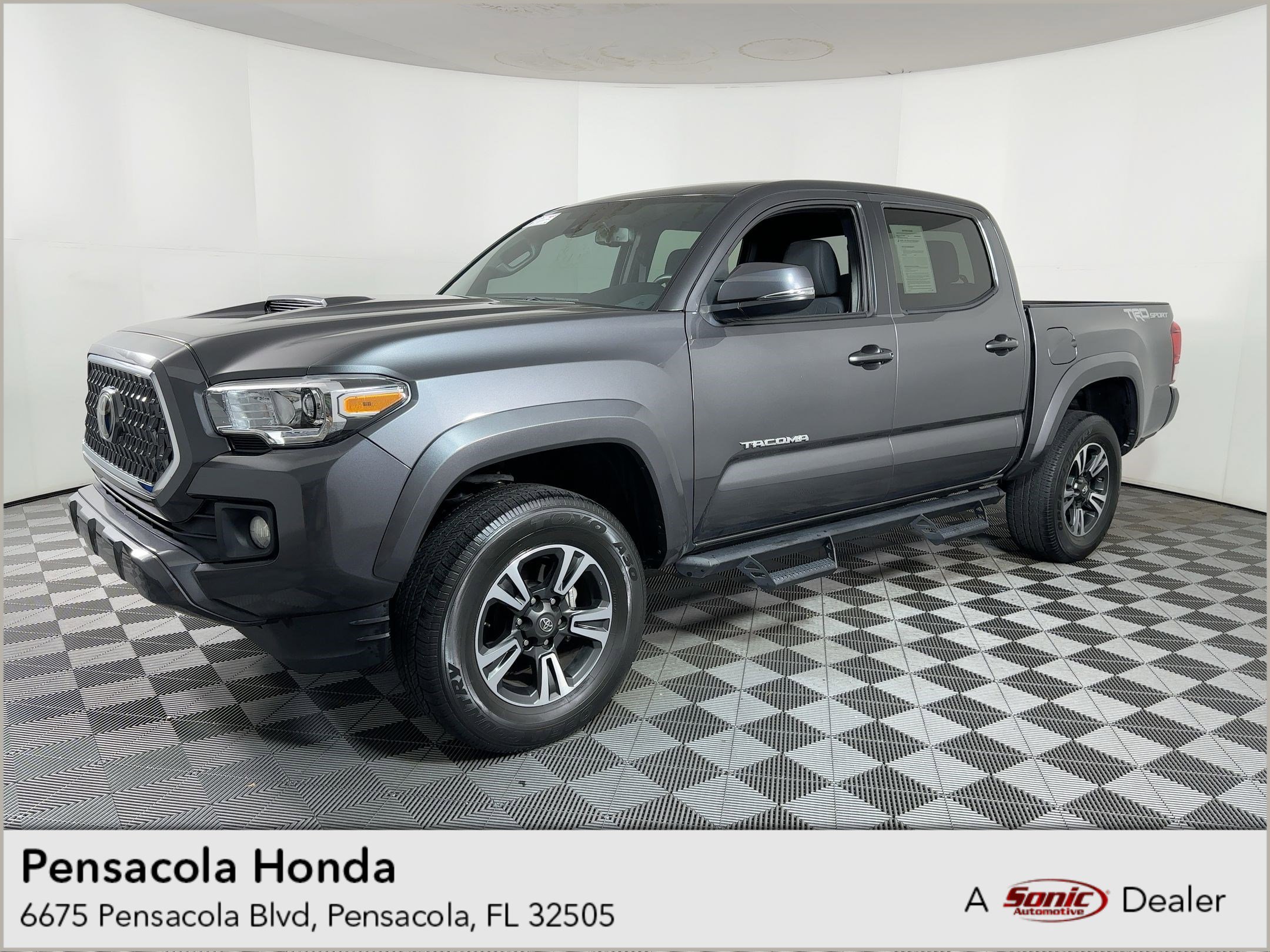 Used 2019 Toyota Tacoma TRD Sport image 1
