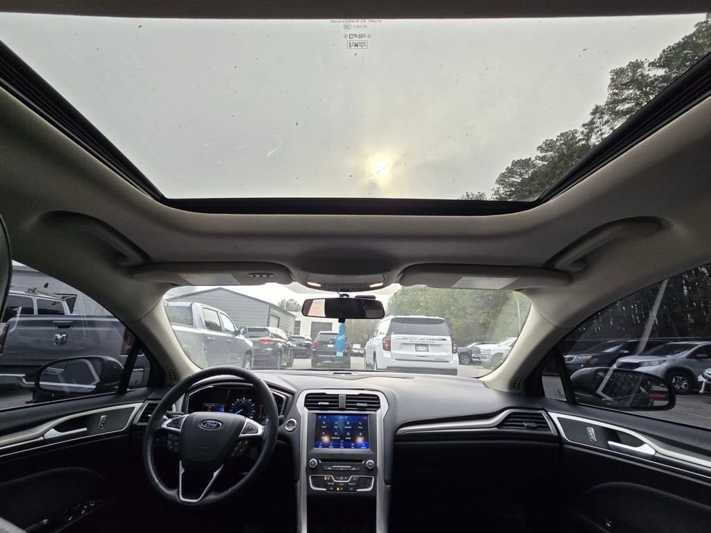 Used 2017 Ford Fusion SE w/ Equipment Group 201A image 12