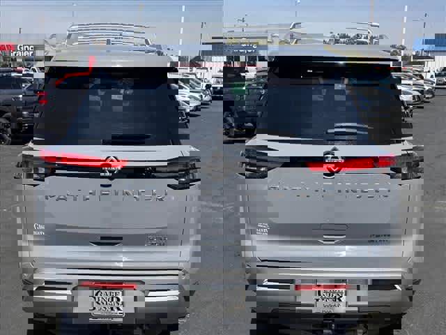 Used 2025 Nissan Pathfinder Platinum w/ Cargo Package image 4