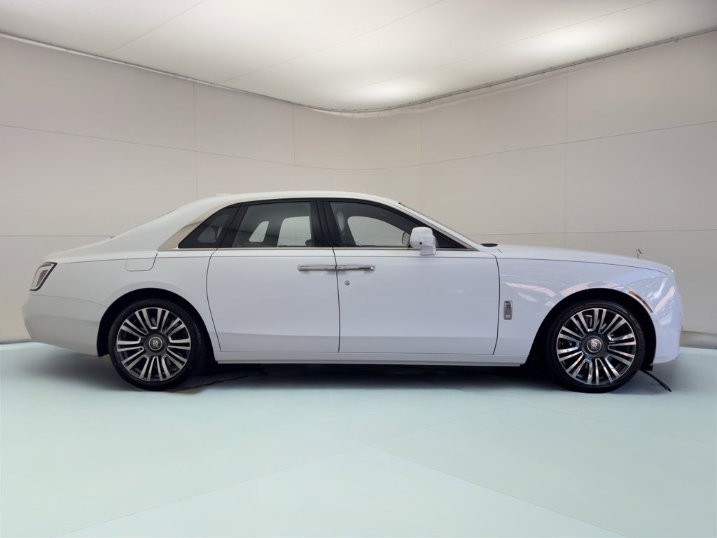 New 2025 Rolls-Royce Ghost image 3