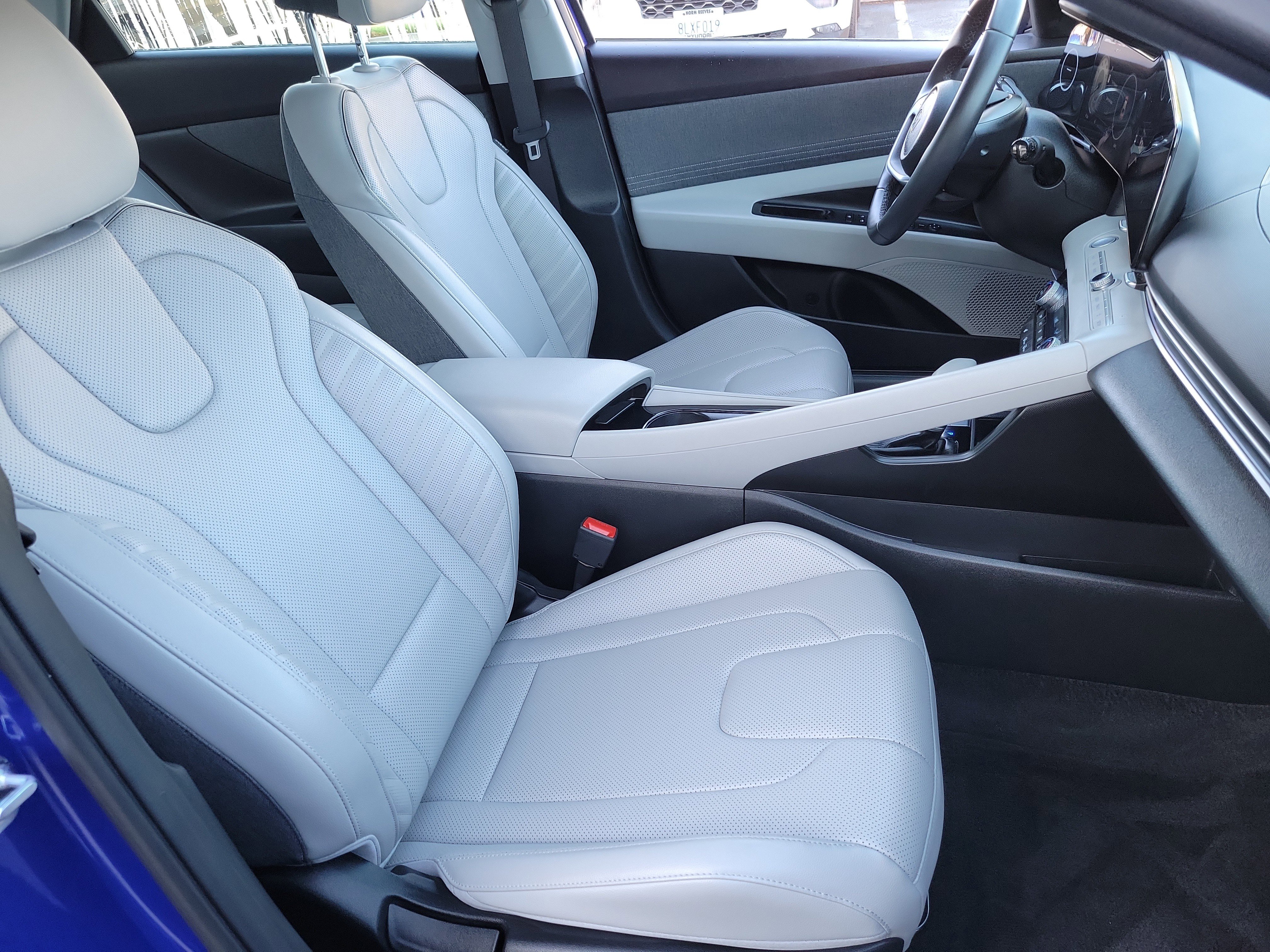 Certified 2025 Hyundai Elantra Limited image 18